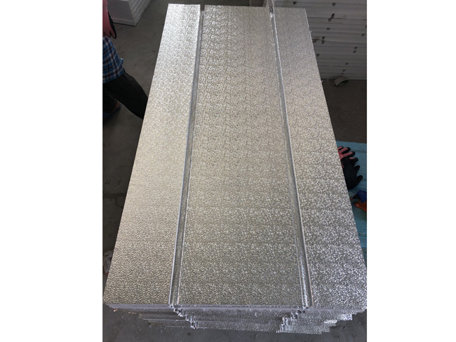 預(yù)置溝槽鋁板地暖模塊