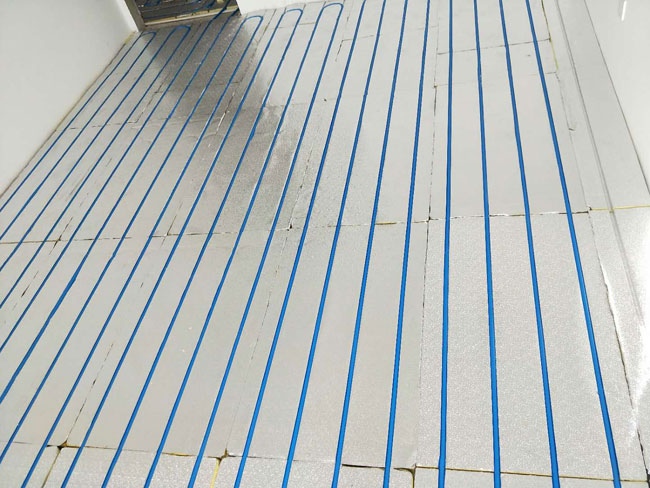 預(yù)置溝槽鋁板地暖模塊