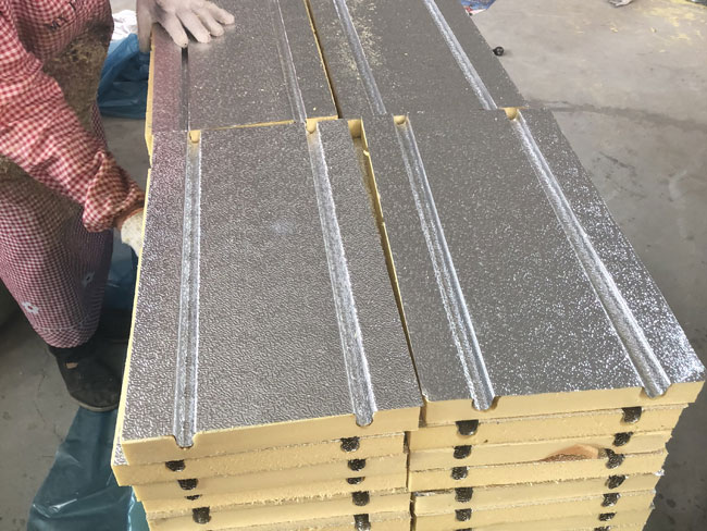 預(yù)置溝槽鋁板地暖模塊