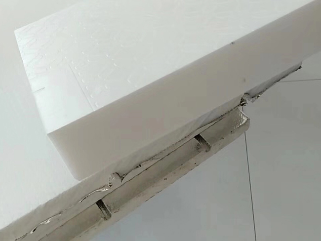 預(yù)置溝槽鋁板地暖模塊