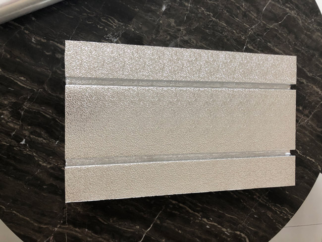 預(yù)置溝槽鋁板地暖模塊