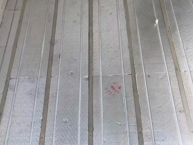 預(yù)置溝槽鋁板地暖模塊