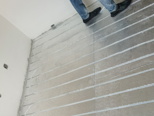 預(yù)置溝槽鋁板地暖模塊