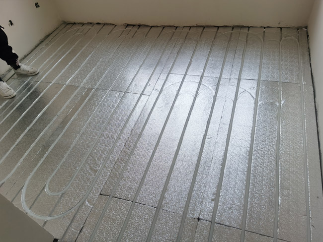 預(yù)置溝槽鋁板地暖模塊