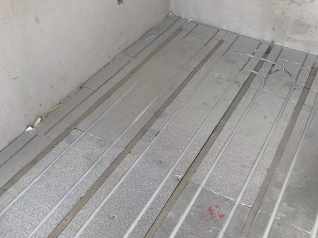 預(yù)置溝槽鋁板地暖模塊